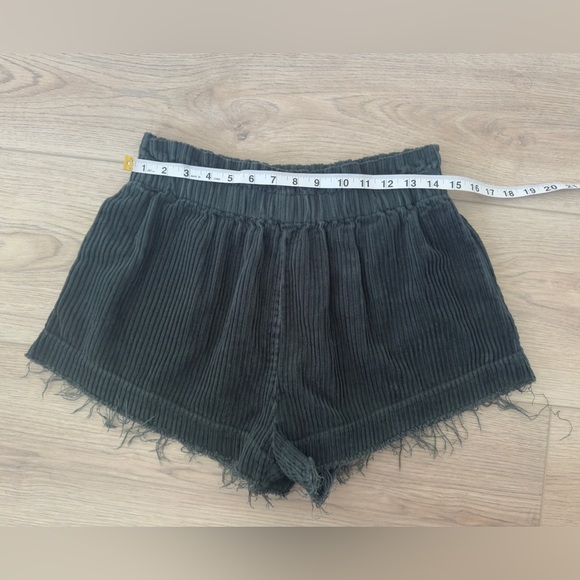 Urban Outfitters Dark Green Corduroy High Waist Shorts - Picture 4 of 9